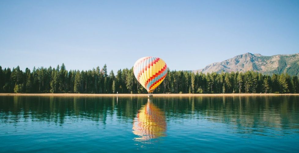 water-mountain-sky-lake-balloon-hot-air-balloon-31341-pxhere.com